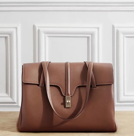 女明星用的包包_Prada Supernova_Celine Soft 16 bag